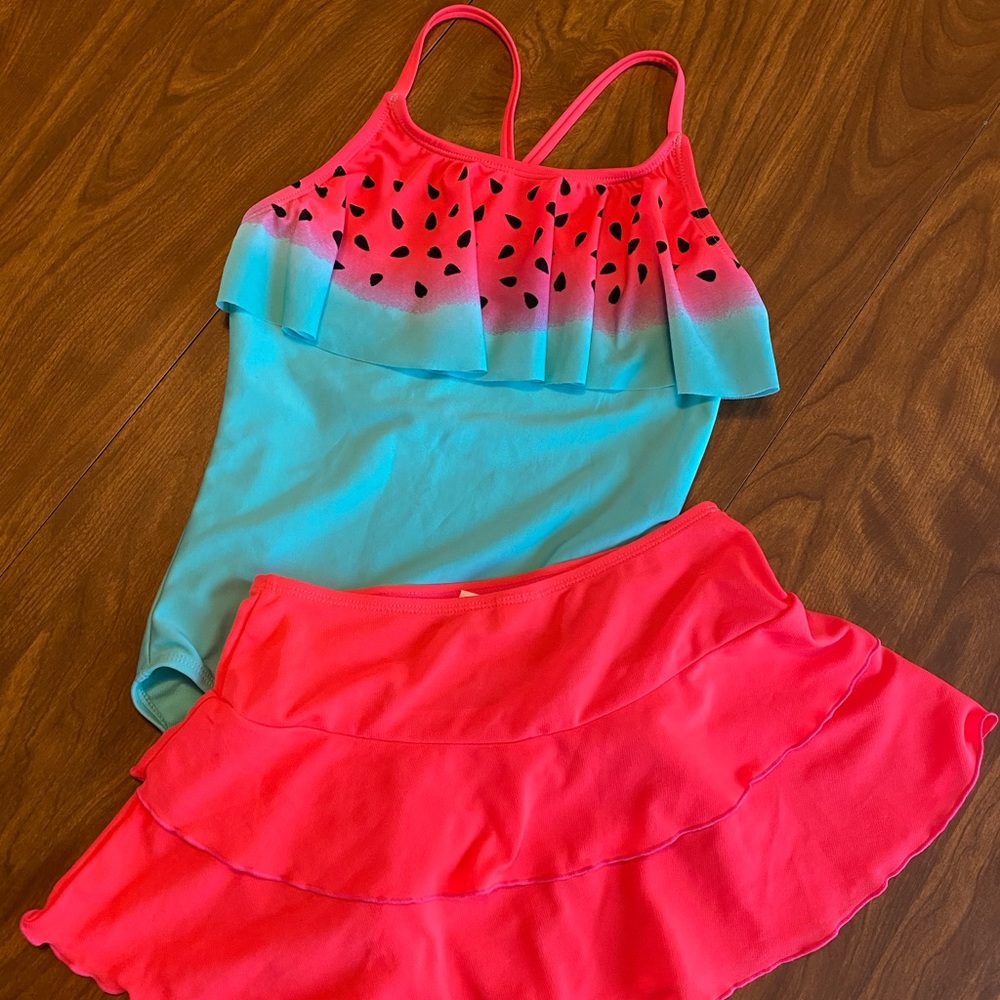 Cat & Jack girls swimsuit and skirt sz M (7/8)